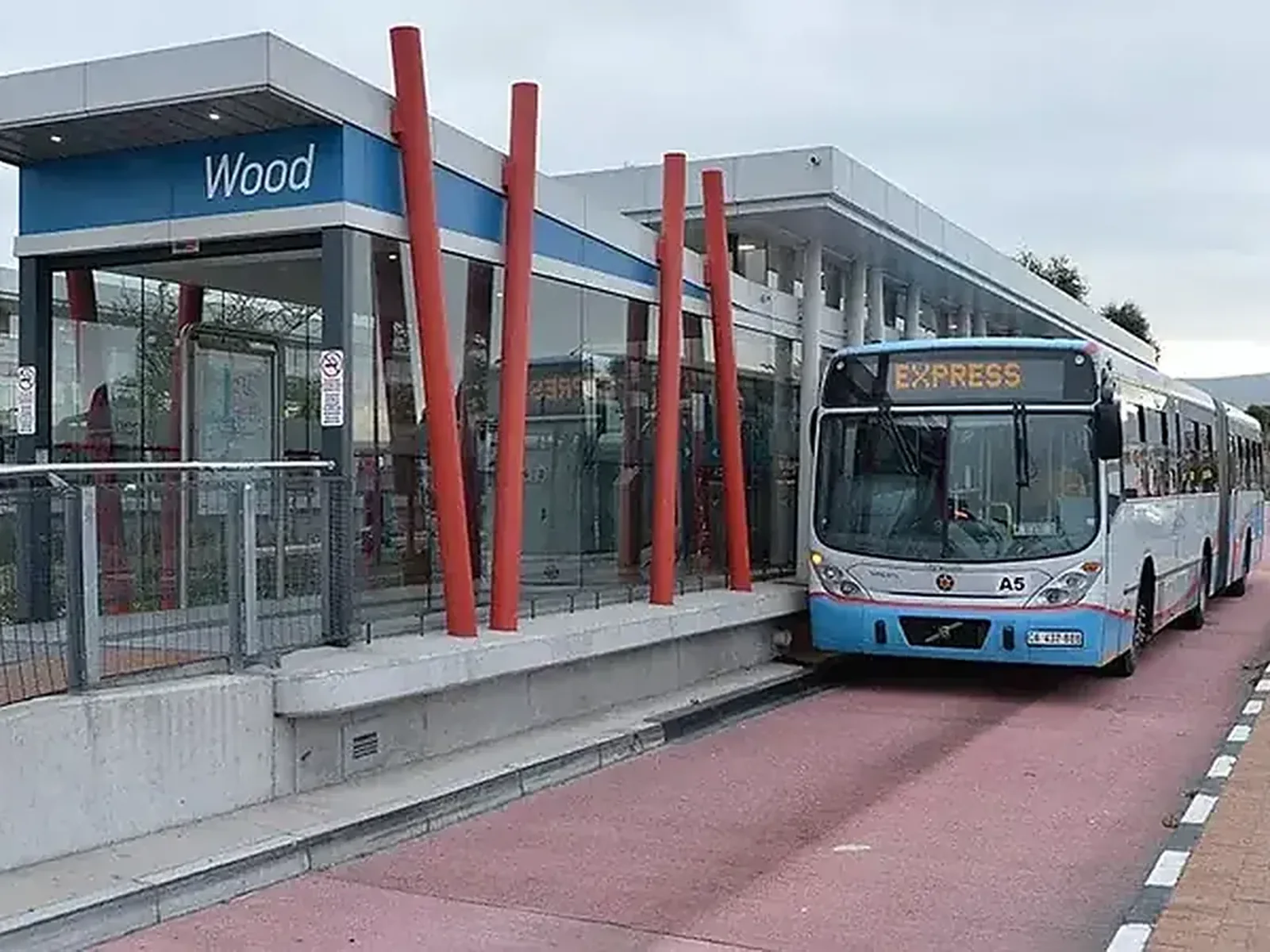 A MyCiTi express bus at a station on the Table View corridor